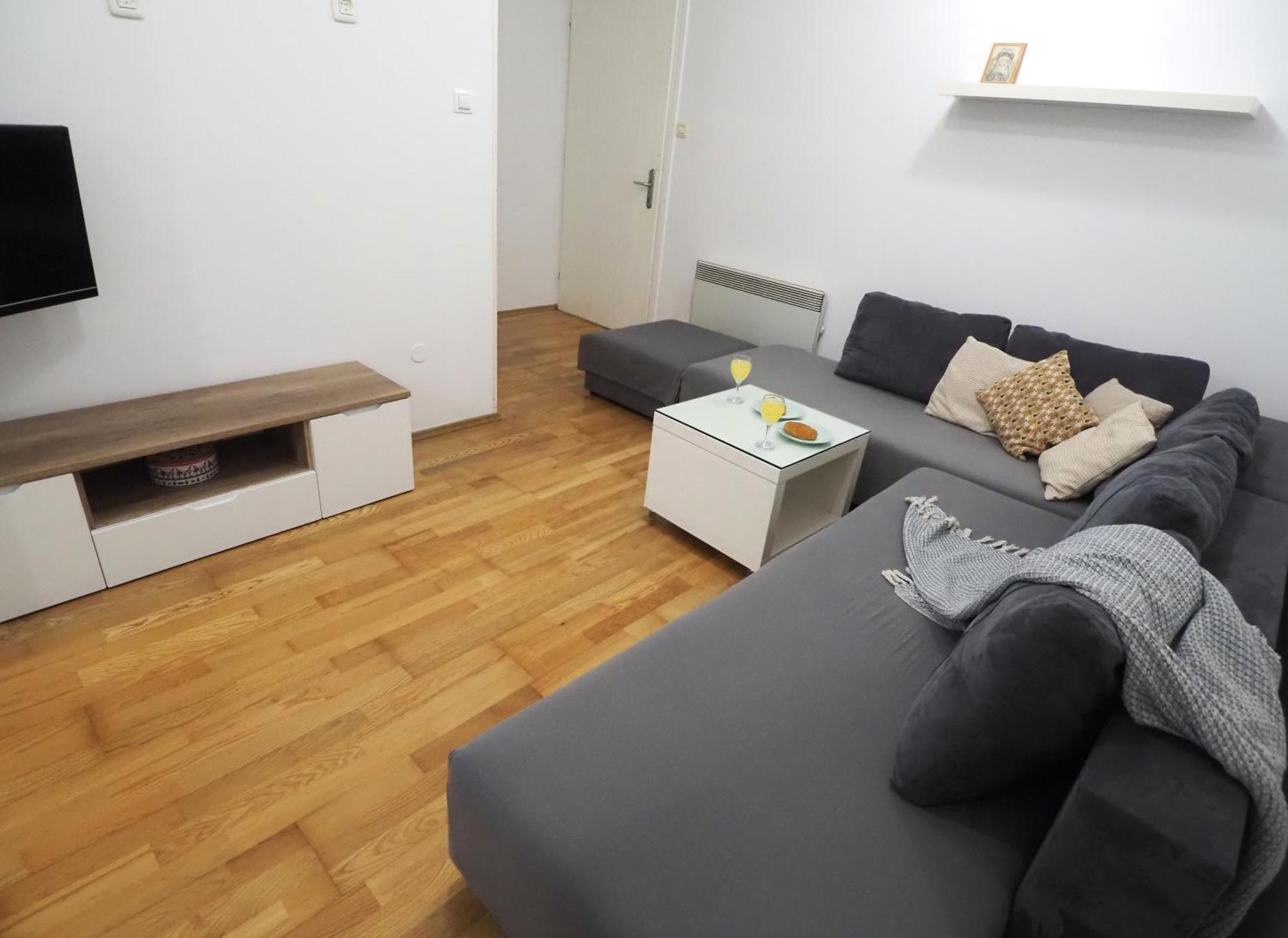 Apartment With Garden In Барбарига Экстерьер фото
