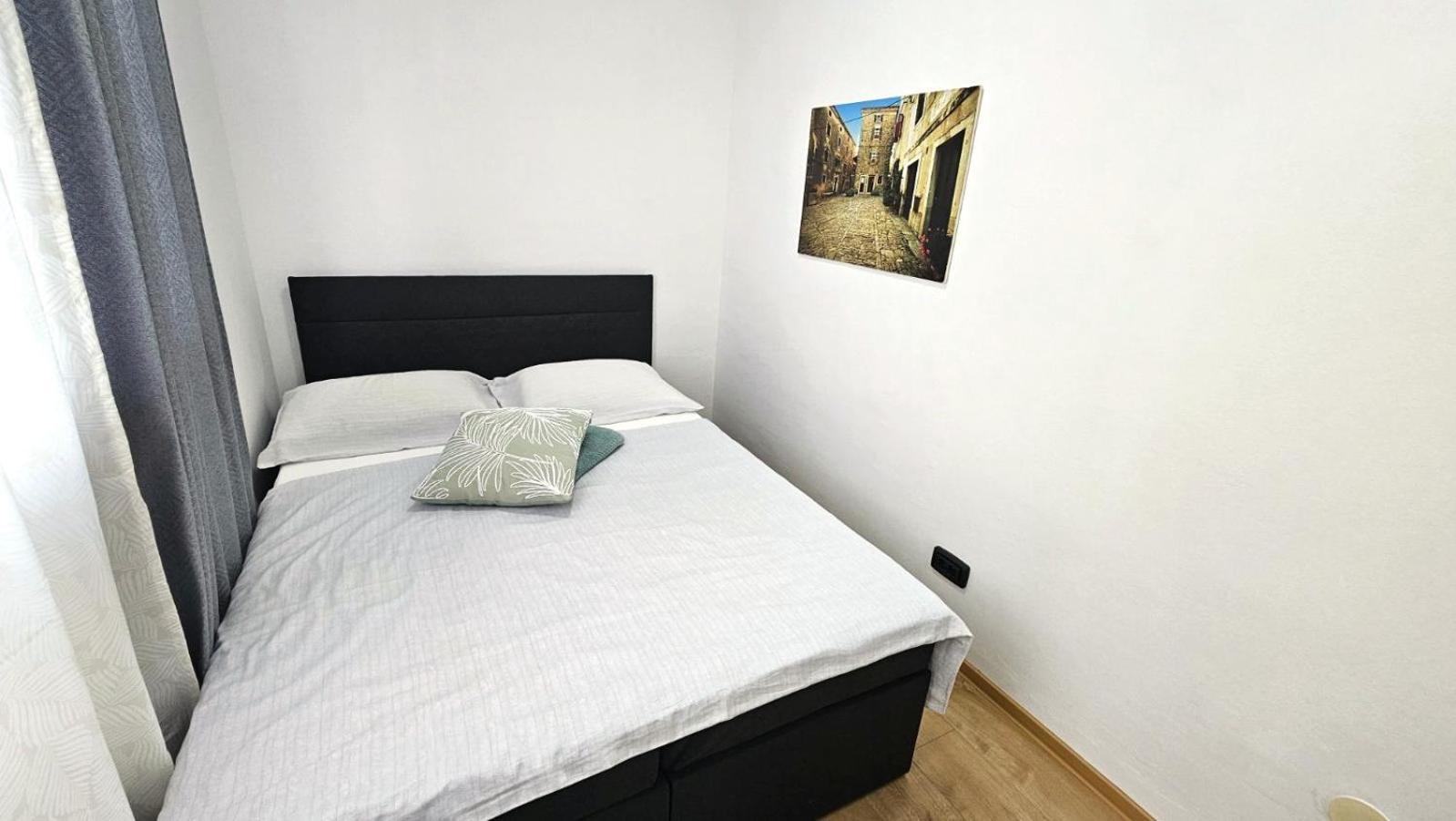 Apartment With Garden In Барбарига Экстерьер фото